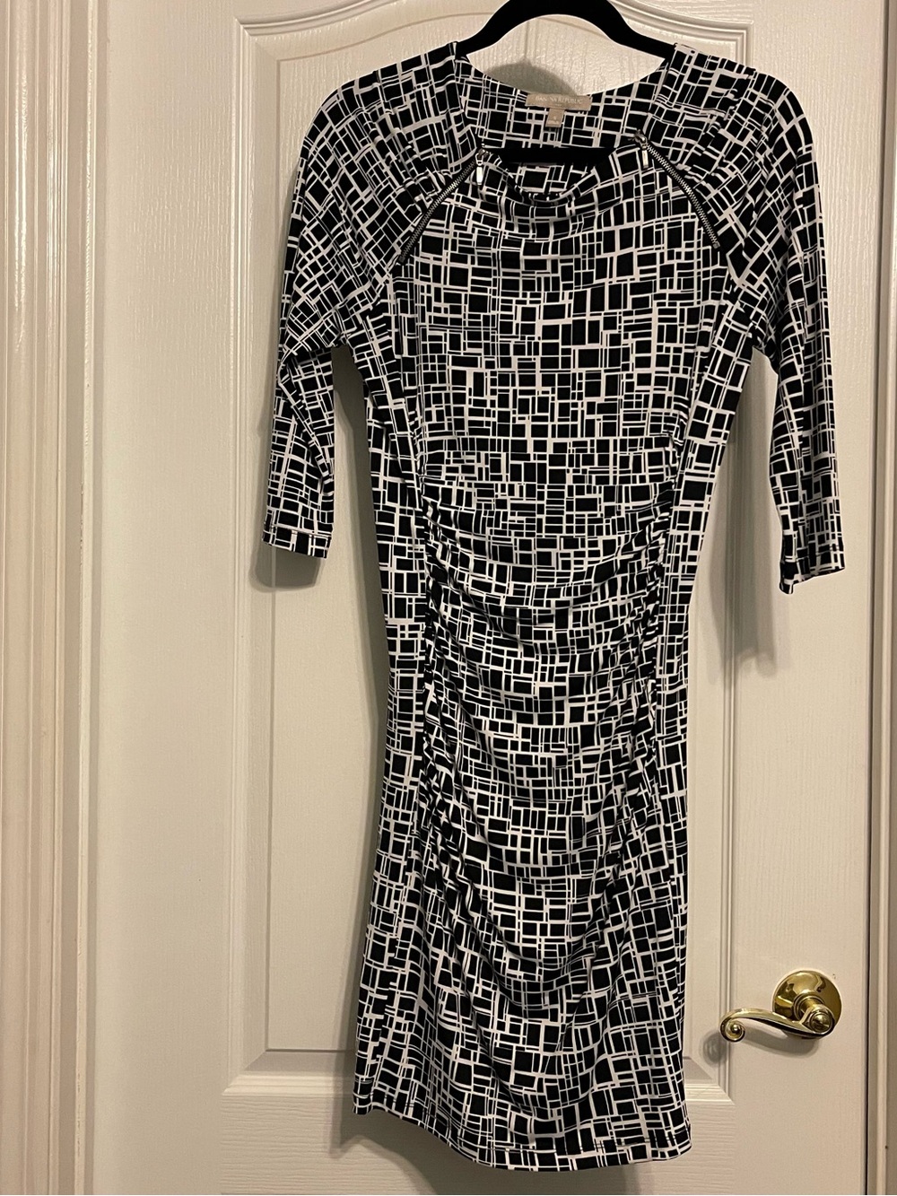 Banana Republic Black & White Geometric Long Sleeve stretchy Dress